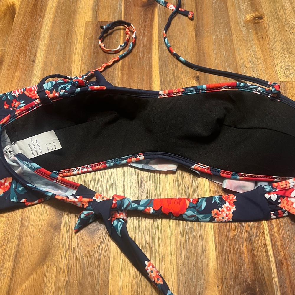 Bikini - Picture 2 of 2